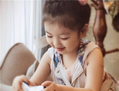 姓傅喜欢带齐字的三字女生名字 优雅清冷的女生名字