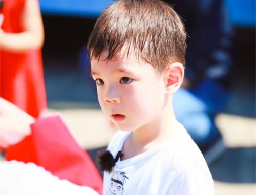 姓靳烟什么二字男孩名字 寓意沉稳睿智的男孩名字